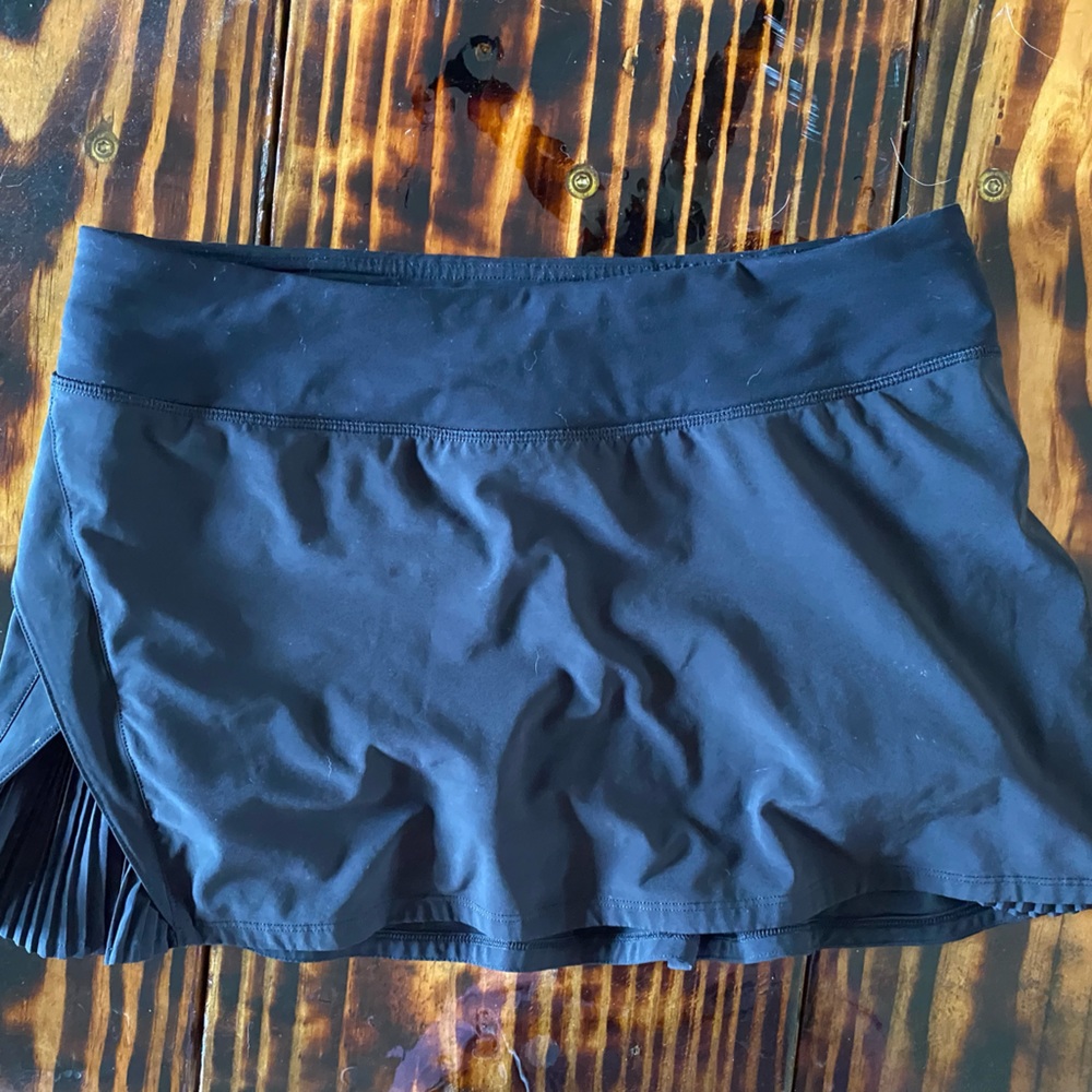 LULULEMON black tennis skirt. Size 8!